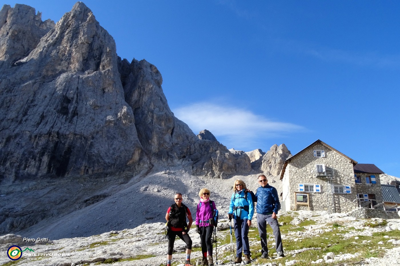 01 Al Rifugio G. Volpi al Mulaz (2560 m).JPG